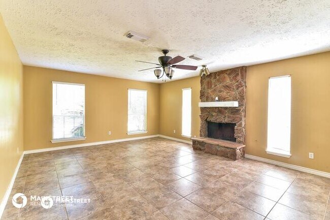 Building Photo - 14815 Oak Pines Dr, Houston, TX 77040