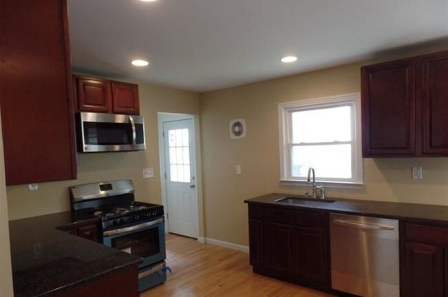 Building Photo - 242 Hackett Blvd