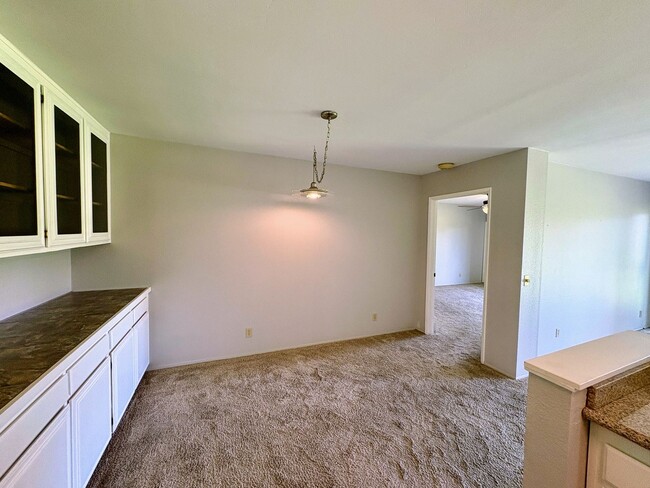 Foto del edificio - Scenic Golf Course View Condo | Vibrant 55...