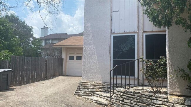 Building Photo - 6900 Hart Ln