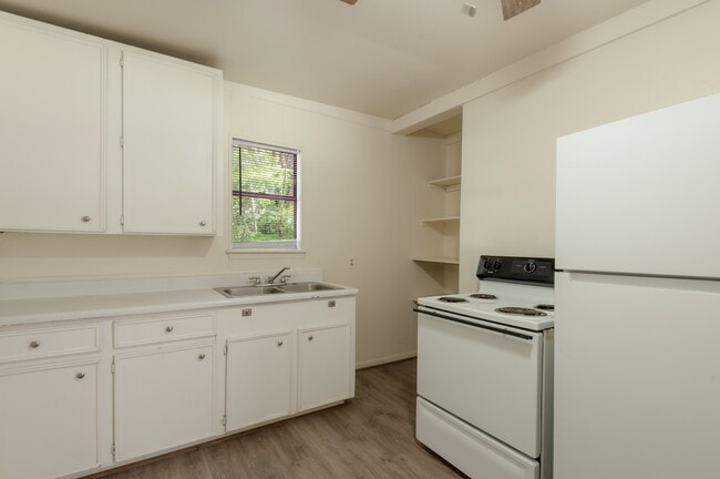 Building Photo - 712 Cline St
