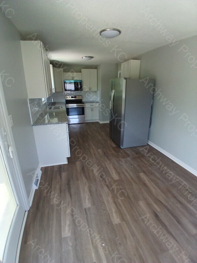 Building Photo - 5103 Long Dr