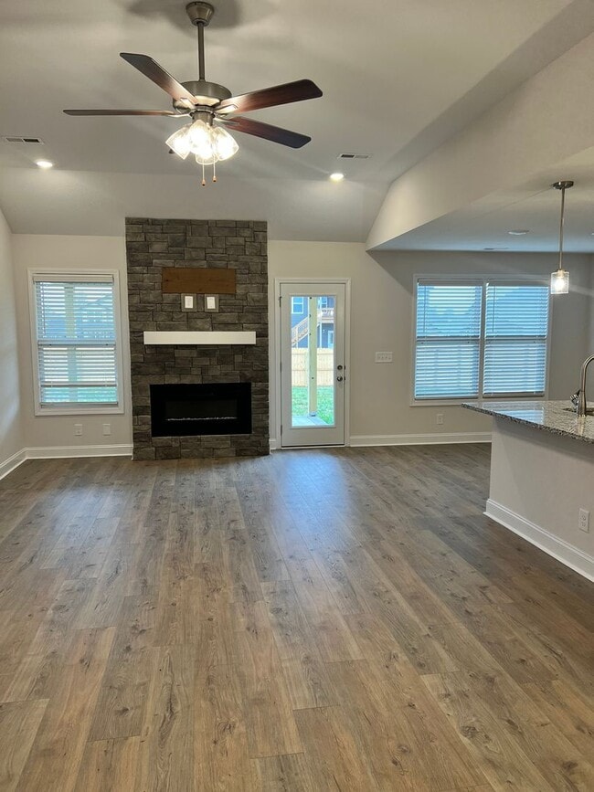 Foto del edificio - Brand New Home is Cherry Fields!