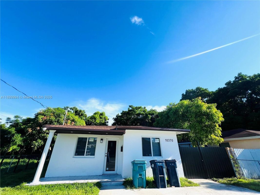 Building Photo - 10370 SW 174th Terrace