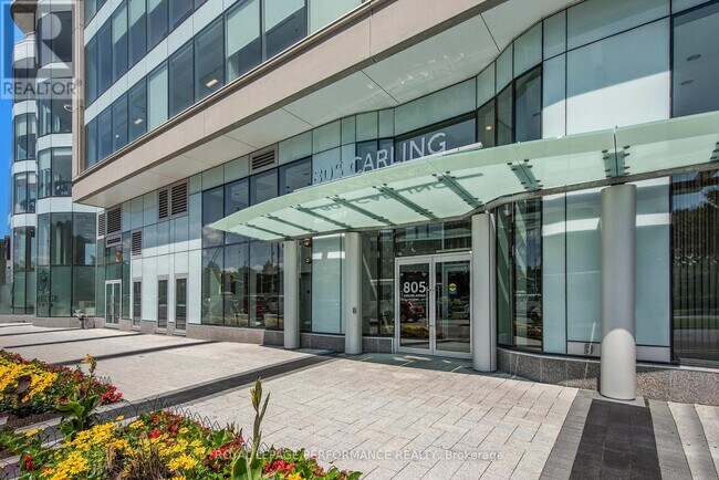 Photo du bâtiment - 805-3805 Carling Ave