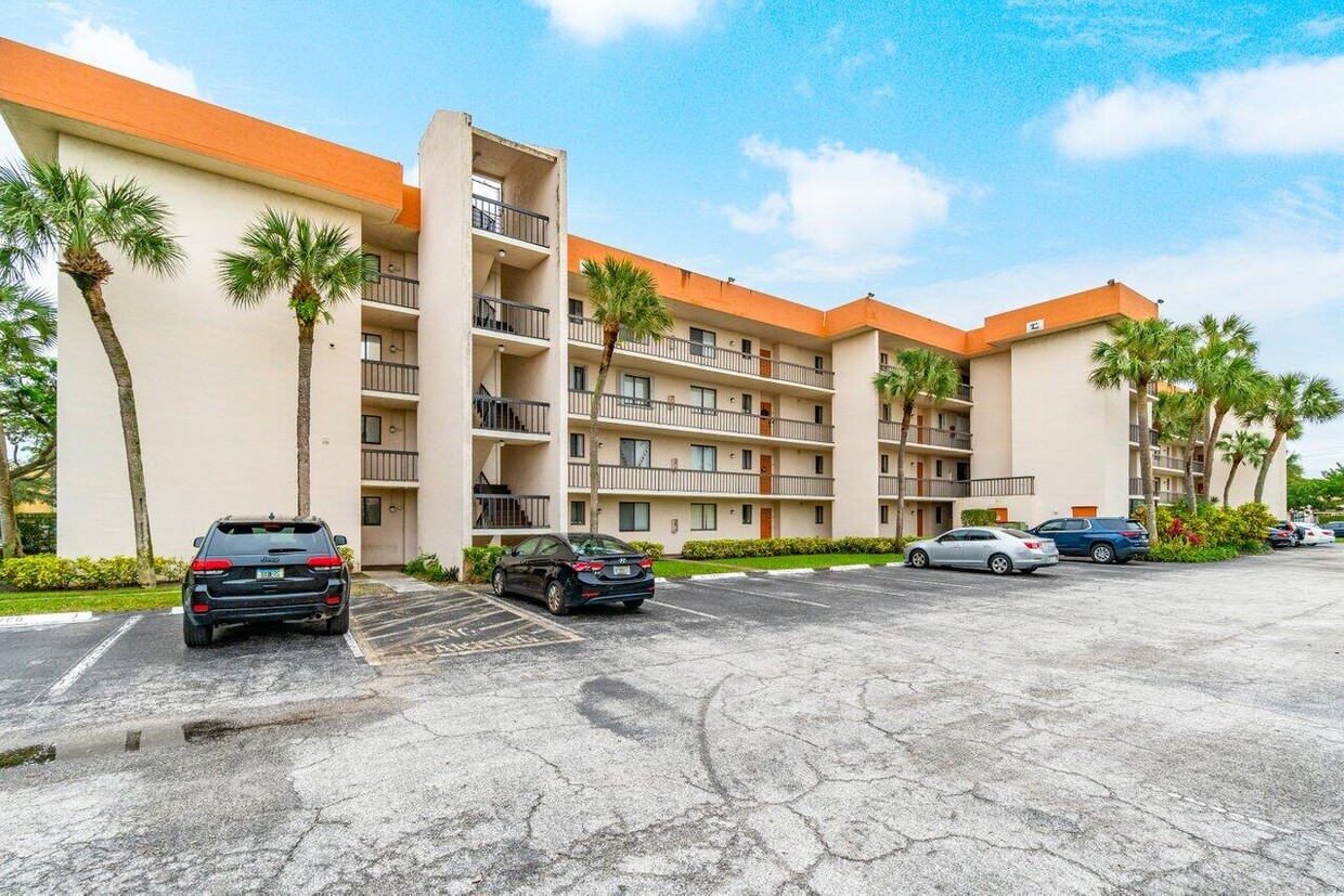 5981 Vía Vermilya Unit 201, Lantana, FL 33462 Condo for Rent in
