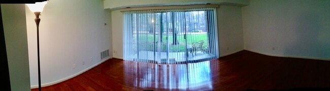 living room/walk out - 11606 Vantage Hill Rd