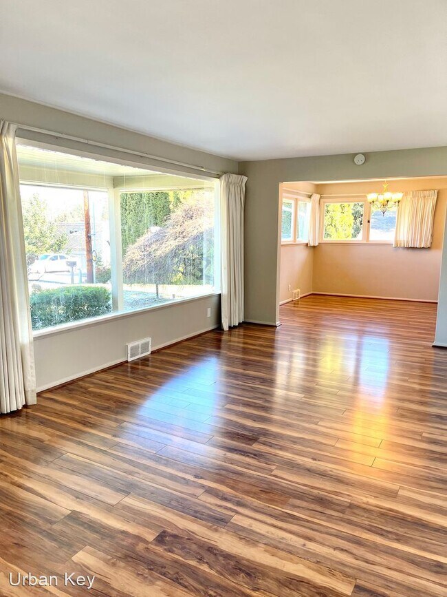 Building Photo - 3 br, 2 bath House - 8023 NE 28th St