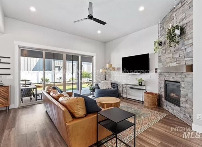 Foto del edificio - 8462 W Suttle Lake Dr