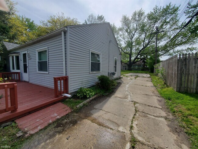 Building Photo - 3 br, 1 bath House - 26415 Beaconsfield St
