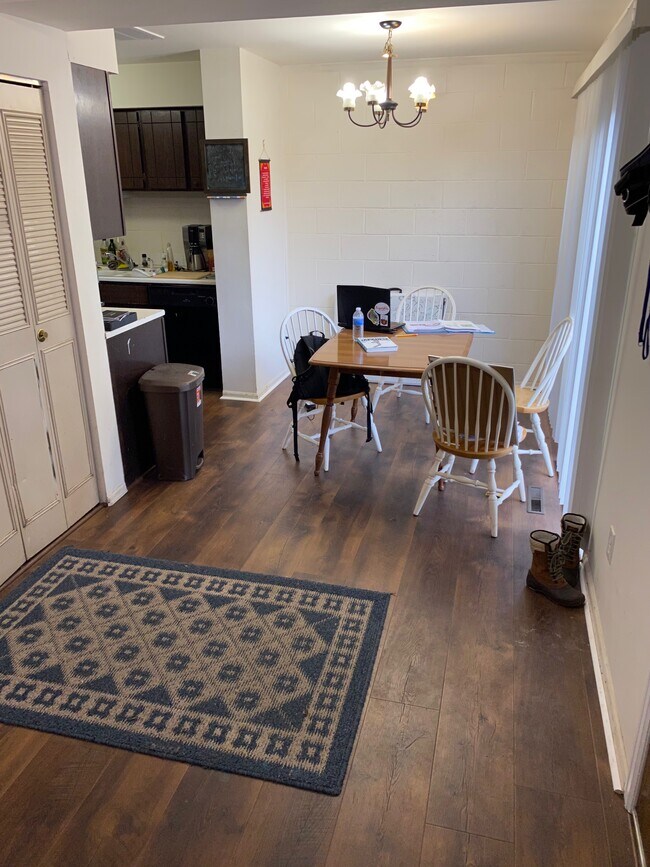 Dining/Entry - 1468 Edgewood Ct