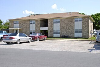 Building Photo - 108 W Godley Ave