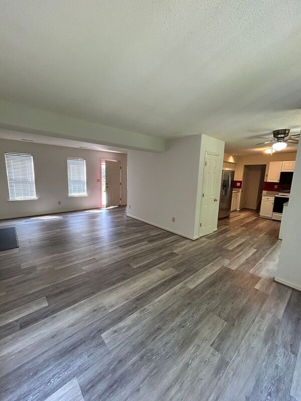 Building Photo - 3985 Longhill Station Rd