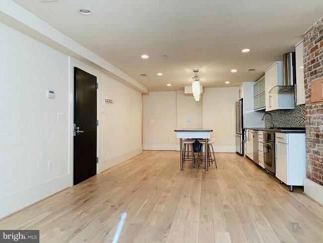 Foto del edificio - 1617 Swann St NW
