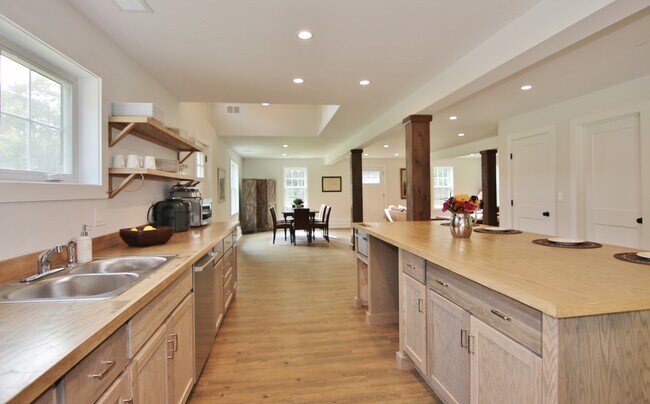 Foto del edificio - 39 Hunting Ridge Rd