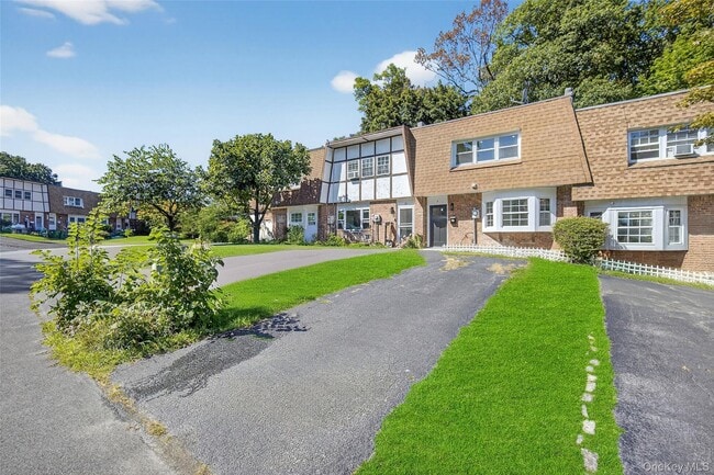 Building Photo - 8 Roundtree Ct
