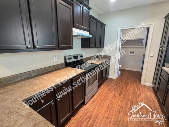 Building Photo - 820 Stilwell Blvd