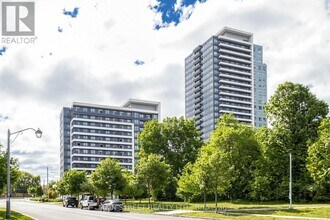 Building Photo - 7900 Bathurst St