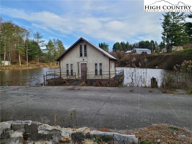 Building Photo - 1864 Old US 421 S