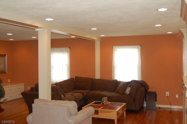 Foto del edificio - 188 Runnymede Pkwy
