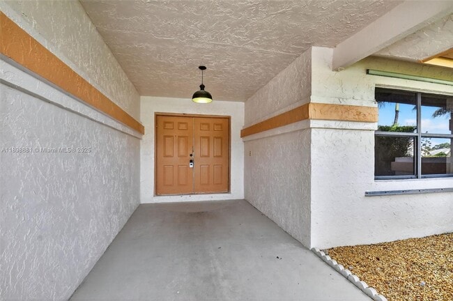 Foto del edificio - 9645 El Clair Ranch Rd