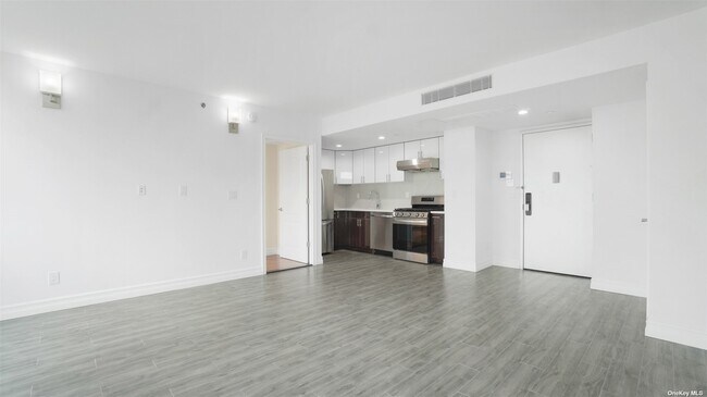 Building Photo - 65-18 Austin St