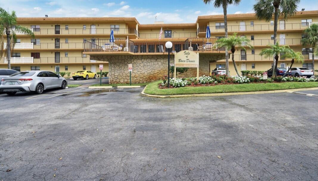 Foto principal - 9273 SW 8th St