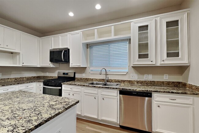 Building Photo - 26871 Castlecliff Ln