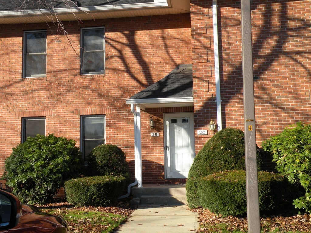 2 Castle Hills Rd Unit B, Agawam, MA 01001 Condo for Rent in Agawam