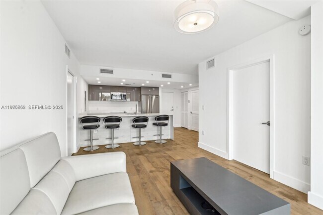 Foto del edificio - 13800 Highland Dr