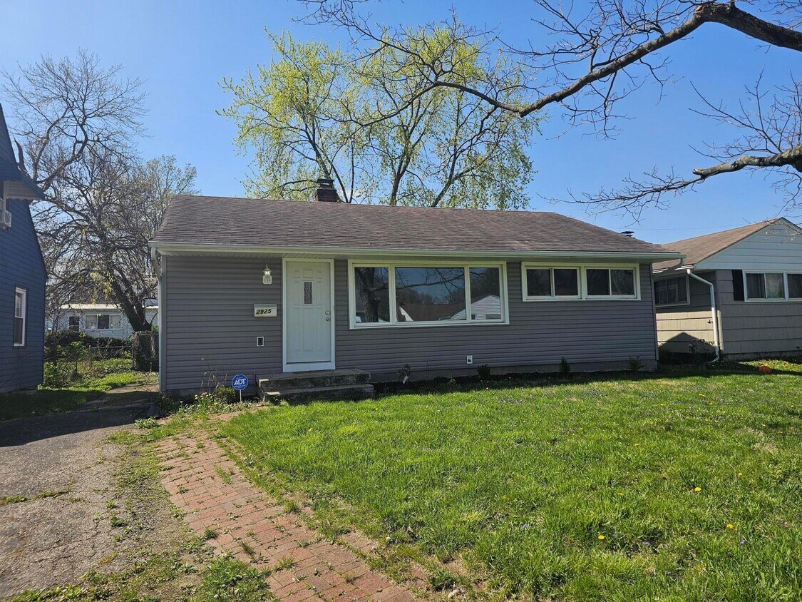 Primary Photo - 2925 Templeton Rd