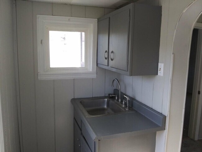 Kitchen - 3212 Elm St