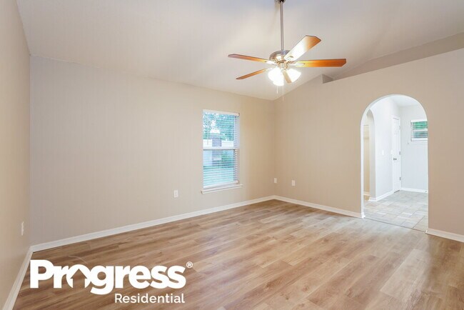 Building Photo - 2803 Southampton Dr
