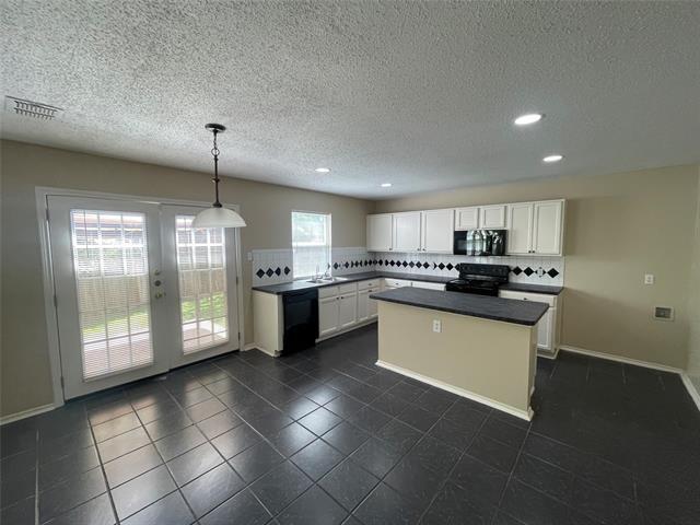 Building Photo - 640 Gibson St