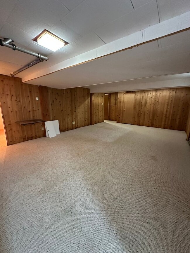 Building Photo - Stunning 1 bed 1 bath basement unit