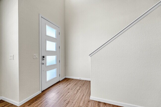 Foto del edificio - $2,195.95-  3 Bed, 2.5-Bath townhome in CO Springs with Central AC