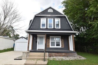 Building Photo - 614 Locust St