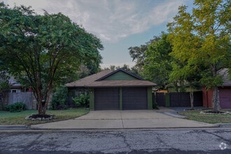 Building Photo - 5204 Summer Dr