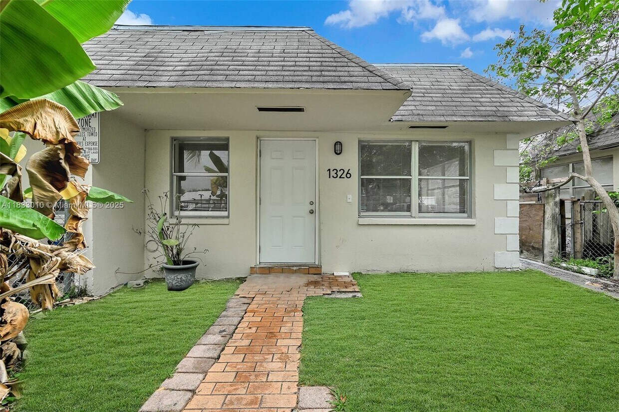 Foto principal - 1326 NW 8th Ave