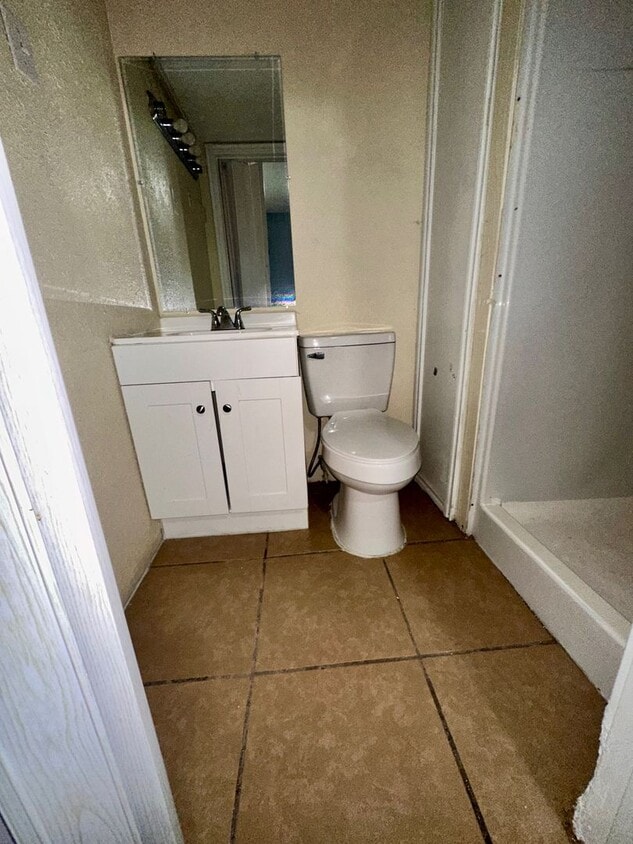 Building Photo - Cozy and affordable Studio