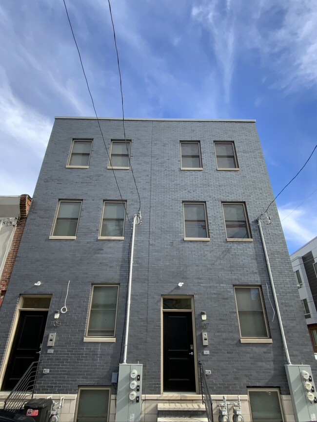 Building Photo - 1107 S 27th St