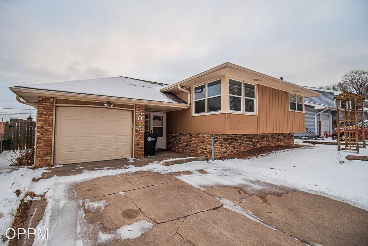4 br, 2 bath House 9015 Sprague St. House Rental in Omaha, NE