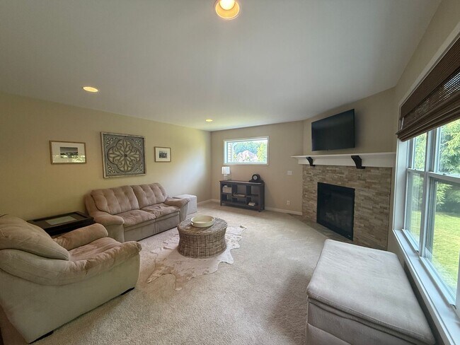 Foto del edificio - Welcome Home –  Beautiful 5 Bed/4 bath in ...