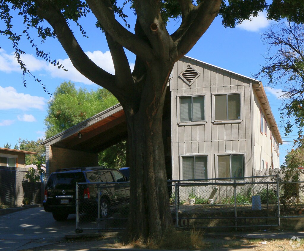 Building Photo - 820 2nd St