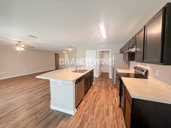 Building Photo - 1832 James Madison Ct