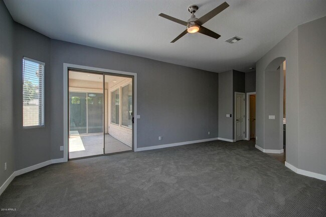 Building Photo - 4027 E Marshall Ave