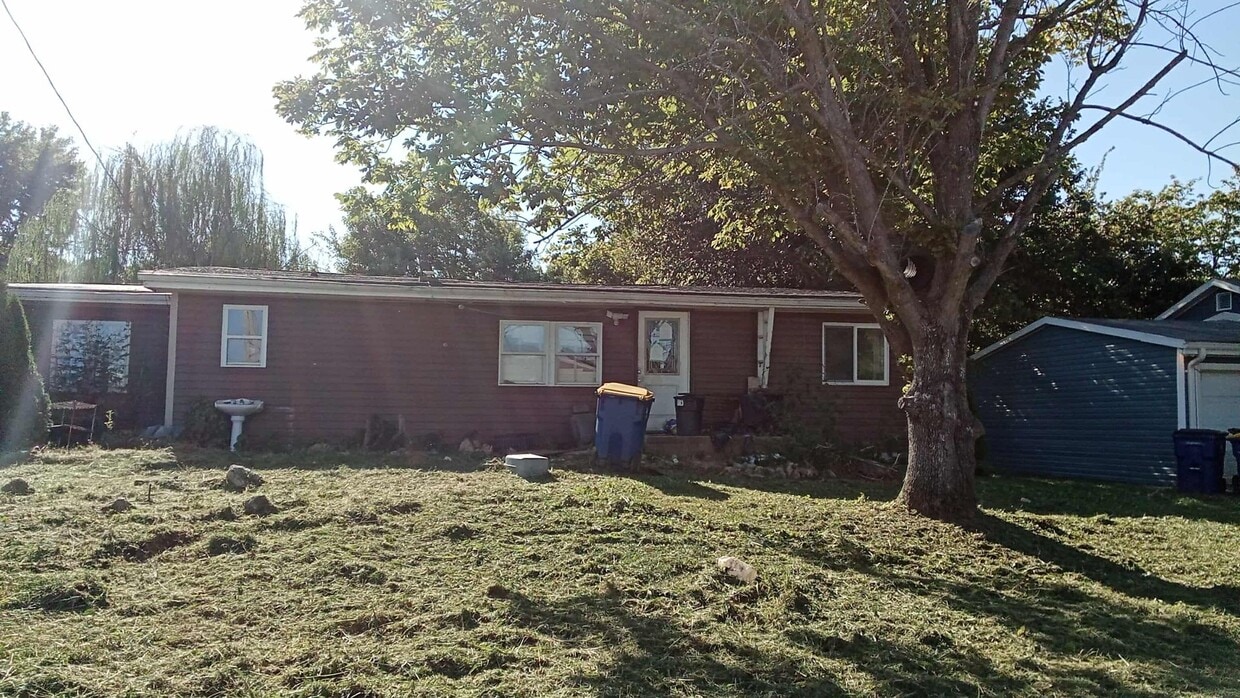 Building Photo - DESOTO - 3 Br, Ranch, 1250 Sq Ft, Fenced B...