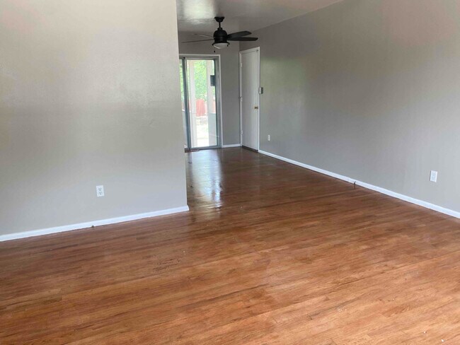 Foto del edificio - 1606 Sawyer Way