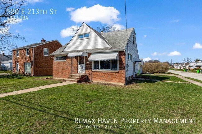 Foto del edificio - 580 E 213th, Euclid -  Stunning 4 bedrooms...