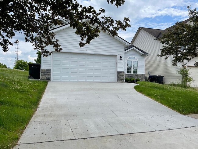 Foto del edificio - Lovely Single Family House with New Flooring & Paint! 2-Car Garage